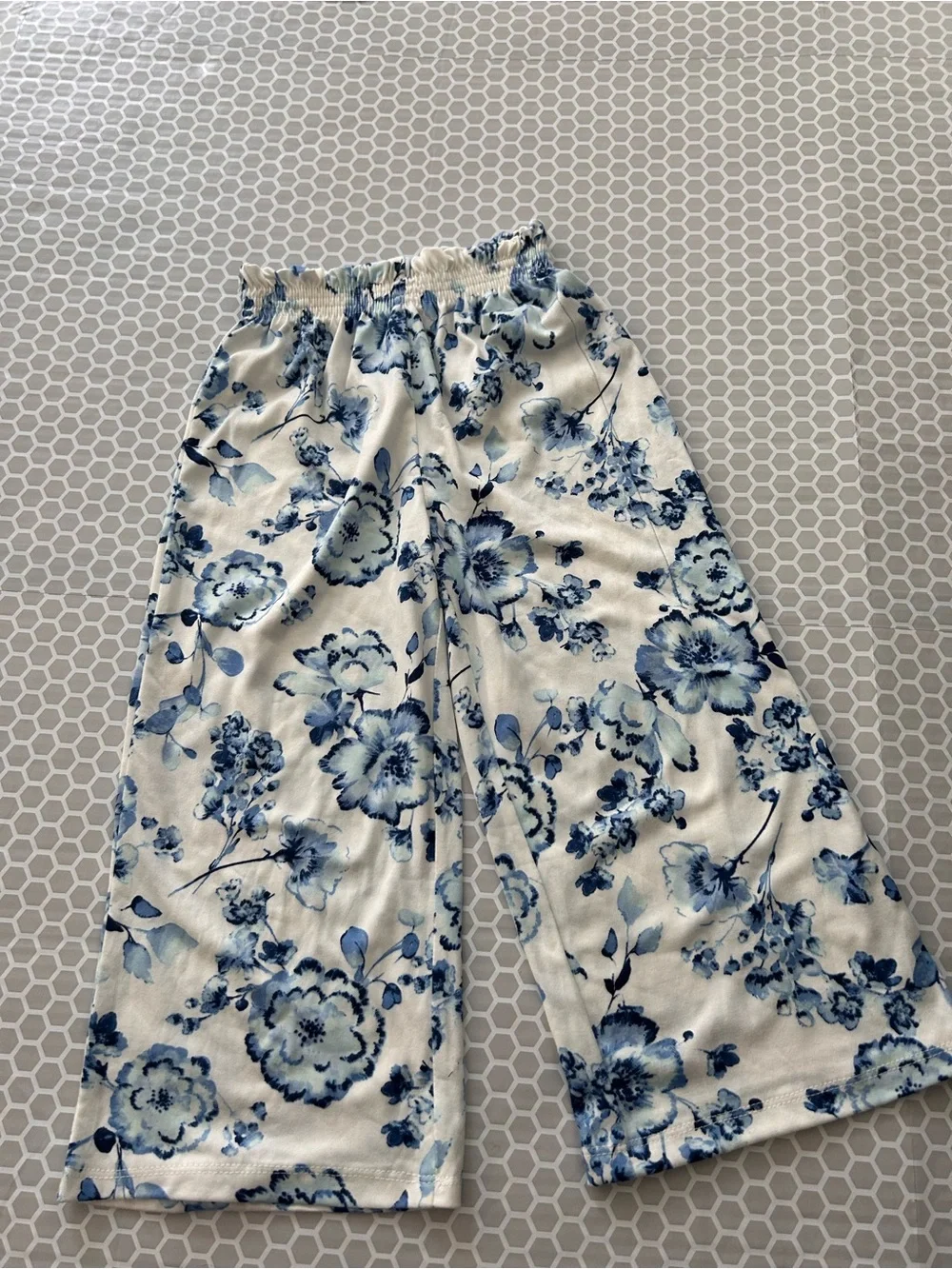 NWT btween White and Blue Floral Girls Pajama Set. 3 Piece Set Size 3T